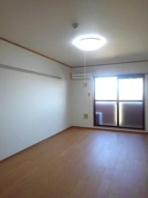 のマンスリーマンション・ウィークリーマンション「ヴィドゥ　カンパーニュ 304・洋室(No.1301157)」メイン画像