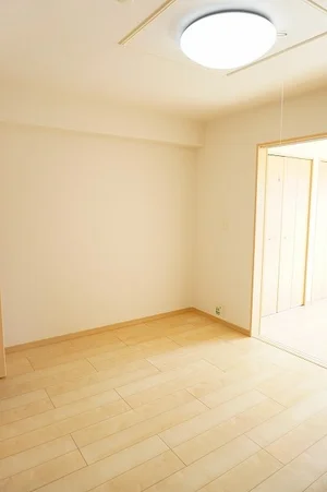 伏石駅（香川県）のマンスリーマンション・ウィークリーマンション「グラマシィー 401・洋室(No.1301161)」メイン画像