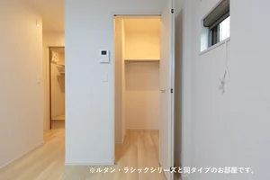 糟屋郡粕屋町のマンスリーマンション・ウィークリーマンション「Ｃｏｗｂｅｌｌ　Ｃｏｕｒｔ 105・洋室(No.1301227)」メイン画像