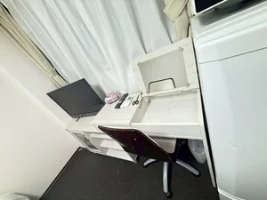 鏡付きなので朝のお化粧にも♪