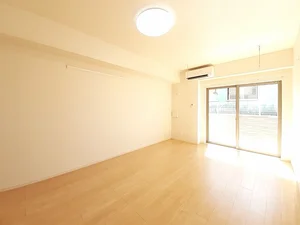 のマンスリーマンション・ウィークリーマンション「ブッシュ　クローバー　Ⅶ 107・洋室(No.1303433)」メイン画像