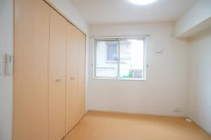 埼玉医科大学短期大学周辺のマンスリーマンション・ウィークリーマンション「ビスキー　ローズ 102・洋室(No.1303961)」メイン画像