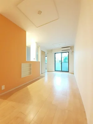 のマンスリーマンション・ウィークリーマンション「Ｂａｌｍｙ　ｃｏｕｒｔ 102・洋室(No.1304178)」メイン画像