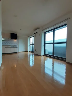 のマンスリーマンション・ウィークリーマンション「ＣＯＵＲＴーＹＡＲＤ三橋公園Ｄ 203・洋室(No.1304554)」メイン画像