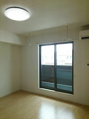 のマンスリーマンション・ウィークリーマンション「Ｇａｒｄｅｎ日永西Ⅱ 202・洋室(No.1304797)」メイン画像