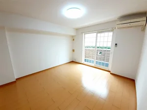 のマンスリーマンション・ウィークリーマンション「ヴィクトリー南佐賀 102・洋室(No.1305091)」メイン画像