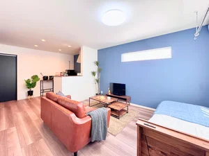 群馬県のピタットハウス伊勢崎店　株式会社グランディールのマンスリーマンション・ウィークリーマンション「【高崎駅東口徒歩15分！】🍀グランマンスリー高崎芝塚町🍀🏡2025年築のオシャレなアパート✨📍インターネット無料💻 201(No.1306242)」メイン画像