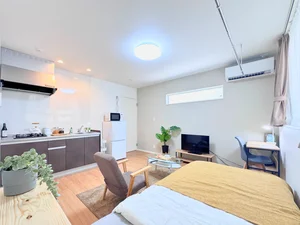 群馬県のピタットハウス伊勢崎店　株式会社グランディールのマンスリーマンション・ウィークリーマンション「【高崎駅東口徒歩15分！】🍀グランマンスリー高崎芝塚町🍀🏡2025年築のオシャレなアパート✨📍インターネット無料💻 101(No.1306243)」メイン画像