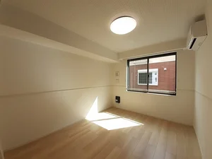 目白大学さいたま岩槻キャンパス周辺のマンスリーマンション・ウィークリーマンション「イーケー　サングレース 103・洋室(No.1306323)」メイン画像