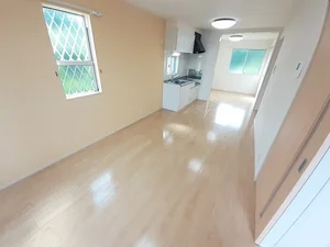 のマンスリーマンション・ウィークリーマンション「サニー・カーサー　横田 101・洋室(No.1307029)」メイン画像