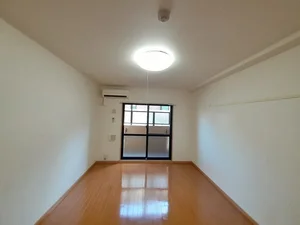 京都外国語短期大学周辺のマンスリーマンション・ウィークリーマンション「グラン　ベイベリー 107・洋室(No.1309119)」メイン画像