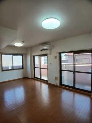 のマンスリーマンション・ウィークリーマンション「Ｇｒａｎｄ　Ｌｅａｇａ 201・洋室(No.1310650)」メイン画像