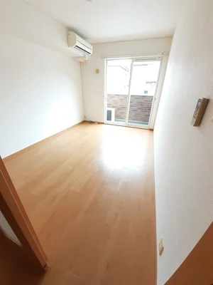 のマンスリーマンション・ウィークリーマンション「ノイ・ブローテＡ 102・洋室(No.1311165)」メイン画像