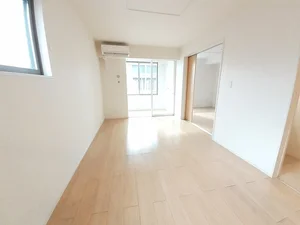 のマンスリーマンション・ウィークリーマンション「カレント　ヒガシウズラＡ　Ⅰ 101・洋室(No.1312275)」メイン画像