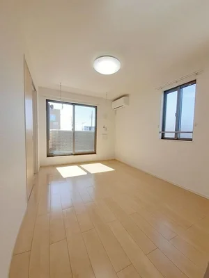 のマンスリーマンション・ウィークリーマンション「Ｒａｉｎｂｏｗ　Ｓｋｙ　ｚ 205・洋室(No.1312395)」メイン画像