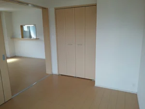 のマンスリーマンション・ウィークリーマンション「フォルス・ラーマ５ 201・洋室(No.1313381)」メイン画像