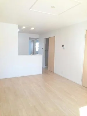 のマンスリーマンション・ウィークリーマンション「ｅａｓｔ　ｔｗｏ　愛国 102・洋室(No.1316167)」メイン画像