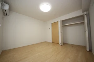 鳥取看護大学周辺のマンスリーマンション・ウィークリーマンション「シンフォニー 103・洋室(No.1316957)」メイン画像