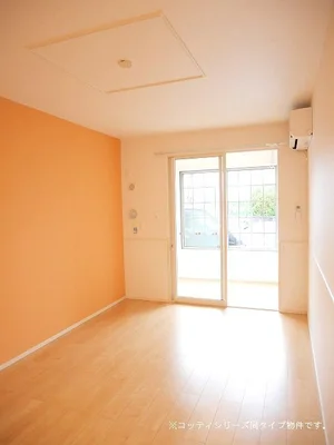 のマンスリーマンション・ウィークリーマンション「Ａｍａｚｉｎｇ　ＳｑｕａｒｅＣ 103・洋室(No.1317698)」メイン画像