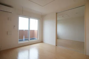 のマンスリーマンション・ウィークリーマンション「Ｐｒｏｍｅｎａｄｏ　ＫⅡ 201・洋室(No.1317699)」メイン画像