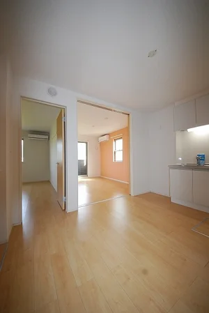 のマンスリーマンション・ウィークリーマンション「ＲＥＳＴ　ＷＯＯＤ　２ 106・洋室(No.1320333)」メイン画像