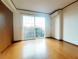 のマンスリーマンション・ウィークリーマンション「ジャスミンＳＯＵＲＩ 102・洋室(No.1322658)」メイン画像