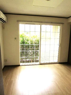 のマンスリーマンション・ウィークリーマンション「ジャスミンＳＯＵＲＩ 101・洋室(No.1322659)」メイン画像