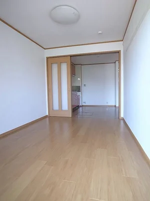 のマンスリーマンション・ウィークリーマンション「レストインピースⅡ 102・洋室(No.1323241)」メイン画像