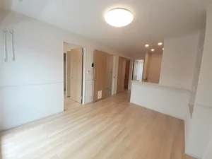 桃山学院教育大学周辺のマンスリーマンション・ウィークリーマンション「ソレアード・ニシキⅢ　Ａ 201・洋室(No.1325898)」メイン画像