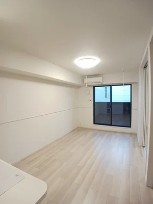 のマンスリーマンション・ウィークリーマンション「カーサ　シトラス仏生山Ⅲ 202・洋室(No.1327596)」メイン画像