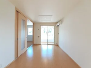 のマンスリーマンション・ウィークリーマンション「ピアチェーレＡ 201・洋室(No.1327615)」メイン画像