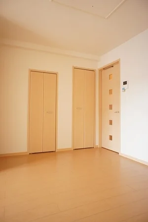 のマンスリーマンション・ウィークリーマンション「プティ・プラージュⅡ 102・洋室(No.1327924)」メイン画像