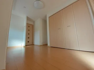 のマンスリーマンション・ウィークリーマンション「プラーチドⅠ 103・洋室(No.1329676)」メイン画像