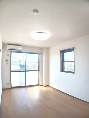 のマンスリーマンション・ウィークリーマンション「カーサ　木太 205・洋室(No.1329806)」メイン画像