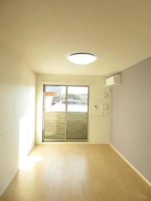 伊予郡松前町のマンスリーマンション・ウィークリーマンション「ミルト松前Ⅱ－Ⅲ 105・洋室(No.1330841)」メイン画像