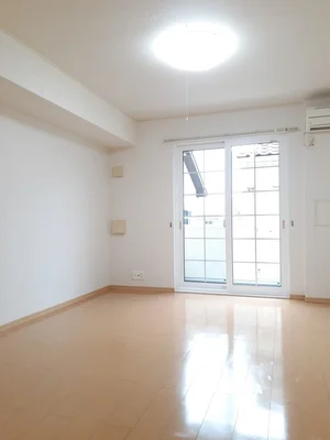 のマンスリーマンション・ウィークリーマンション「シェ・リュイ 102・洋室(No.1331089)」メイン画像