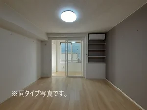 のマンスリーマンション・ウィークリーマンション「ソルナシエンテ　イースト 102・洋室(No.1332225)」メイン画像