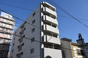 外観(^^♪福山駅へ徒歩6分の場所にあり、周辺にはコンビニや飲食店など生活する際に助かるお店が多数あります♪