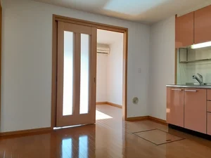 のマンスリーマンション・ウィークリーマンション「ソル・レヴェンテ 102・洋室(No.1333663)」メイン画像