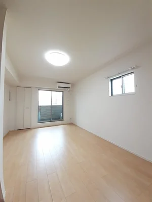 四国大学短期大学部周辺のマンスリーマンション・ウィークリーマンション「カーサ　デル・ソーレ 203・洋室(No.1333946)」メイン画像