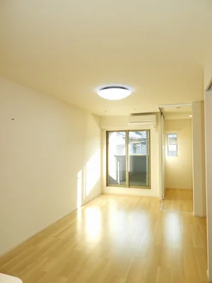 のマンスリーマンション・ウィークリーマンション「ハイ　ロザーナ　ファミリア 201・洋室(No.1335081)」メイン画像