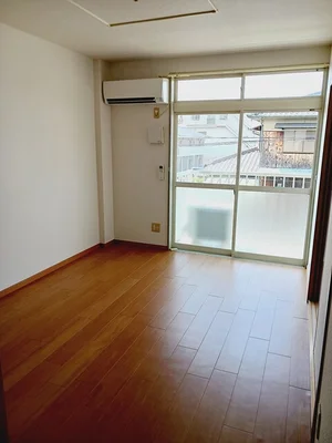兵庫県のマンスリーマンション・ウィークリーマンション「ロイヤルハイツ１ 203・洋室(No.1336437)」メイン画像