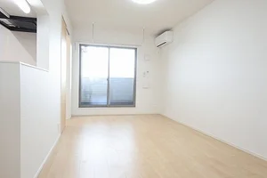 伊勢崎駅（群馬県）のマンスリーマンション・ウィークリーマンション「Ａｍａｚｉｎｇ　ＳｑｕａｒｅＤ 303・洋室(No.1336979)」メイン画像