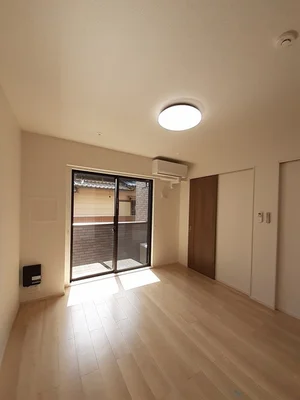 のマンスリーマンション・ウィークリーマンション「サン　シェイド　レジデンス 102・洋室(No.1337402)」メイン画像