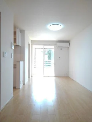 大泉駅（富山県）のマンスリーマンション・ウィークリーマンション「ラ・セーヌ　みよいⅢ 202・洋室(No.1338050)」メイン画像