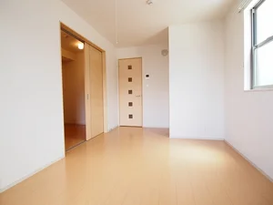 のマンスリーマンション・ウィークリーマンション「サンシャイン・穴生 101・洋室(No.1338297)」メイン画像