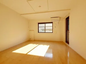 のマンスリーマンション・ウィークリーマンション「アサヒ上条 101・洋室(No.1338667)」メイン画像