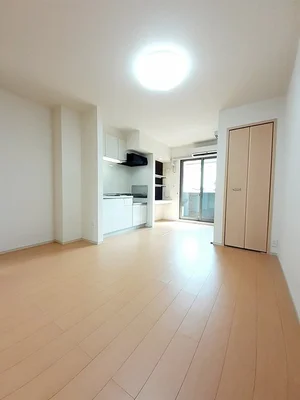 のマンスリーマンション・ウィークリーマンション「リヴァーイーストＨＯＲＩＩＫＥ 102・洋室(No.1339636)」メイン画像