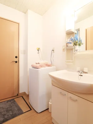 脱衣所♪室内洗濯機なので天気の悪い日でも洗濯することができます！また、老若男女問わず人気の独立洗面台！