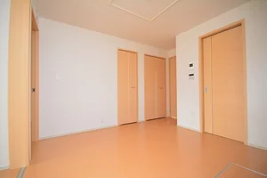 のマンスリーマンション・ウィークリーマンション「メゾン・ド・ソレイユＫＭ　Ⅰ 102・洋室(No.1340862)」メイン画像